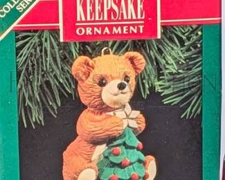 (7 PCS) HALLMARK ORNAMENTS, MICE ALL IN ORIGINAL BOXES INCLUDES: "VERY MERRY MINUETS", "SONG AND DANCE" & MORE RE...