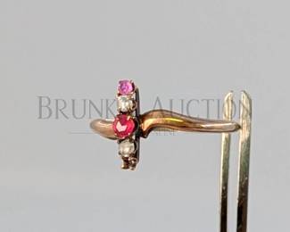 ANTIQUE 10K GOLD DIAMOND/RUBY RING (1) ANTIQUE AND DAINTY ART DECO RING MADE OF 10K GOLD WITH RAW DIAMONDS AND RUB...