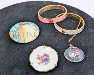 (2) ENAMELED BRACELETS / (3) PORCELAIN PCS (2) ENAMELED YOUTH BANGLE BRACELETS. (3) ASSORTED PORCELAIN PCS - LIMOGES PIN,...
