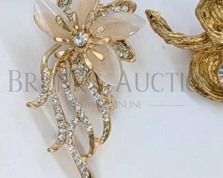 (5) FASHION BROACHES (5) FASHION BROACHES - SOME VINTAGE. LARGEST IS 3"
