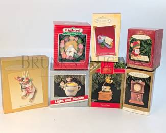 (7 PCS) HALLMARK ORNAMENTS, MICE ALL IN ORIGINAL BOXES INCLUDES: "VERY MERRY MINUETS", "SONG AND DANCE" & MORE RE...