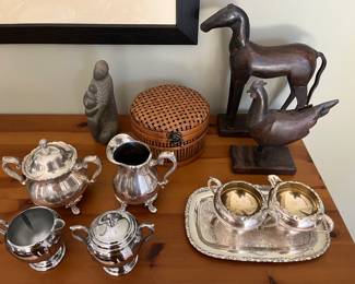 Silverplate tea/dining pieces, including a Wilcox “Joanne” pattern creamer and sugar; folk decor.
