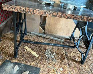 Low iron sewing machine table