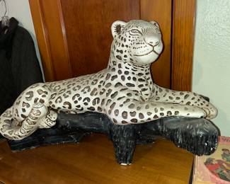 Leopard statue