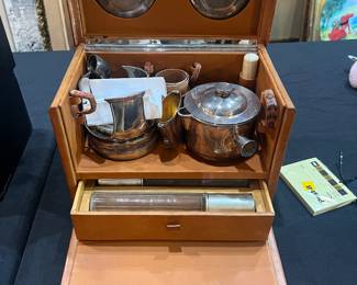 Traveling tea set