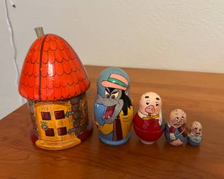 RARE …..three little pigs, nesting dolls with house! Super super cute it’s! 