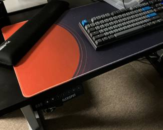 Computer desk