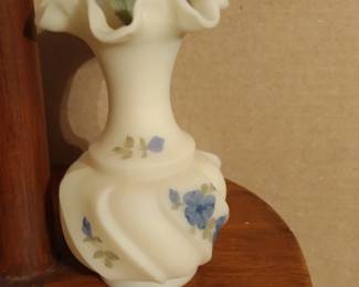 ARTIST SIGNED FENTON VASE