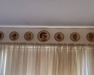 HUMMEL DECORATIVE WALL PLATES, TILES, ART