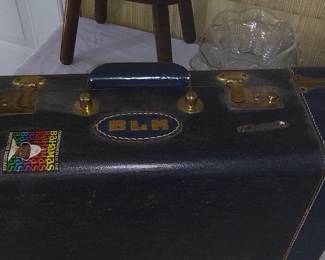 ANTIQUE LEATHER SUITCASE