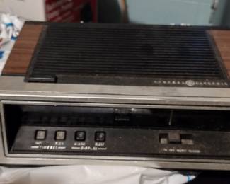 VINTAGE GE CLOCK RADIO, VINTAGE ELECTRONIC EQUIPMENT, VINTAGE STEREO EQUIPMENT