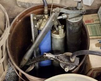 GREASE GUNS, TOOLS