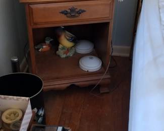 NICE MAPLE BEDROOM FURNITURE SET