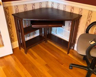 Corner Desk - space saver!