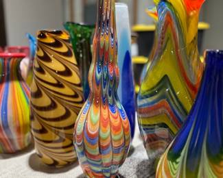 Huge Selection of Modern Art Glass Vases heavy & colorful Decor !
Couple Vintage pieces in there