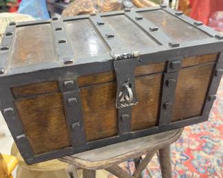 Small heavy Chest/Wood/Metal Strapping
