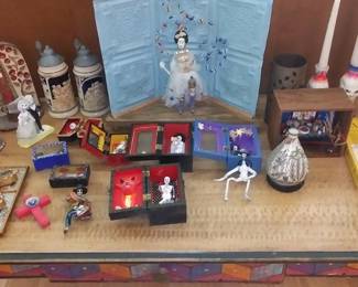 Freida $600, beer steins $20 each, Mata ortiz $250 