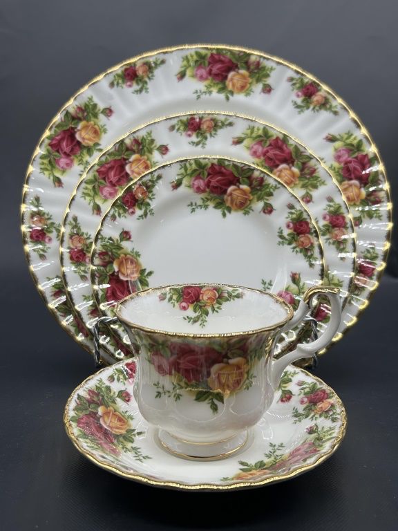 5-Pc. Place Setting Royal Albert Old Country Roses