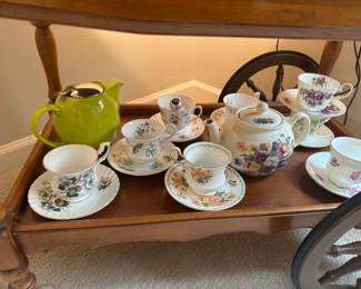 Teacups Saucers, Teapots