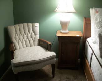 chair and nite stand (matches bed and dresser)