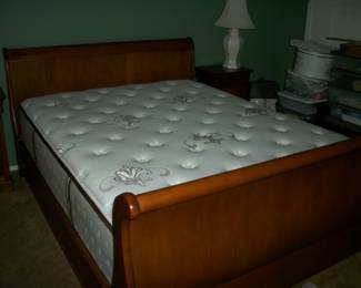 queen bed matching dresser, mirror and 2 nite stands