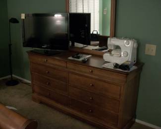 dresser & mirror (matches bed)