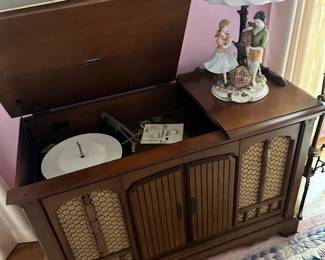Zenith floor model stereo