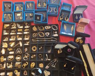 wow!!!check out the 14-18k gold and diamonds and watches! NOT on SITE overnight!!