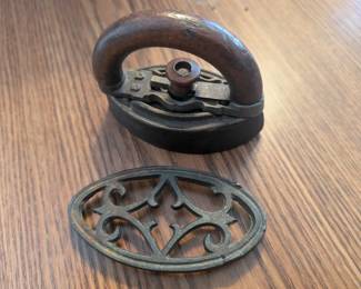 with trivet and it also comes apart to heat on the stove!