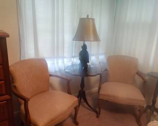 Pair of side chairs and sweet table, Vintage lamp