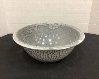 Grey enamelware bowl