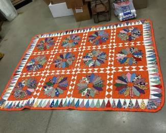 Beautiful like new quilt