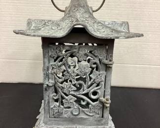 Cast tea light holder