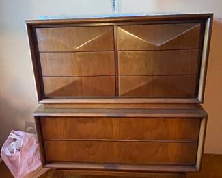 United Furniture Highboy Diamond Walnut 