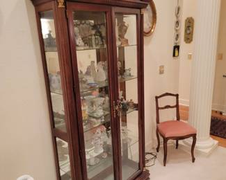 Beautiful Federal Style Mahogany Mirrored Glass Display Cabinet