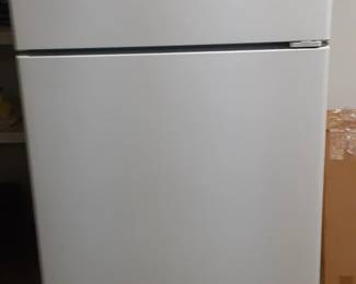Lije New Frig No Ice Maker