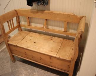 Primitive pine storage bench