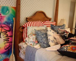 Full size poster bed