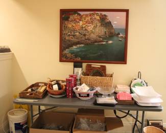 Assorted kitchen / party wares