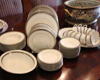 Royal Doulton "Sarabande" dinner service
