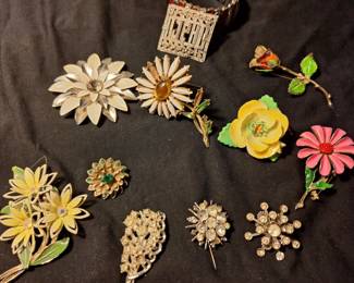 Vintage Flower Power Brooches