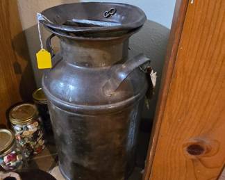 Milk can
Brown Stoneware Jug