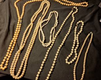 Vintage pearl beaded necklaces