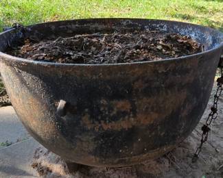 Vintage cast iron wash pot/kettle/cauldron