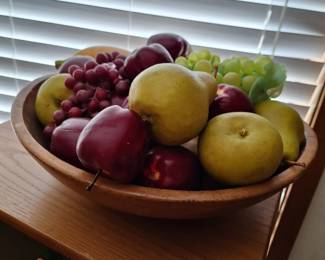 Wood Dough Bowl
Plastic fruit