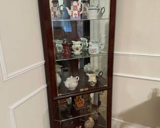 corner curio display 