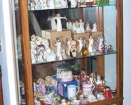 Lighted display case w / Lennox, Willow Tree, Hummels, Precious Moments, etc....