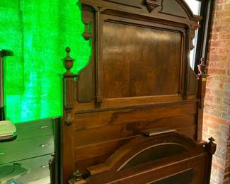 Highback Victorian Bed (No Rails)