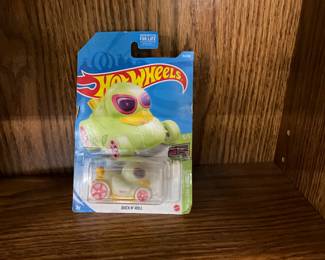 Hot Wheels 2020 Duck n' Roll Car HW Glow Racers