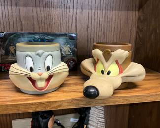 1992 Looney tunes Wile E. Coyote and Bugs Bunny Mug / Cup